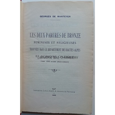 Les deux parures de bronze féminines et religieuses trouvées dans le département des Hautes-Alpes et d'origine. celtique